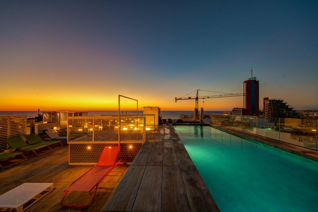 Ikyk Hotel (Adults Only) Saint Julian's Екстериор снимка